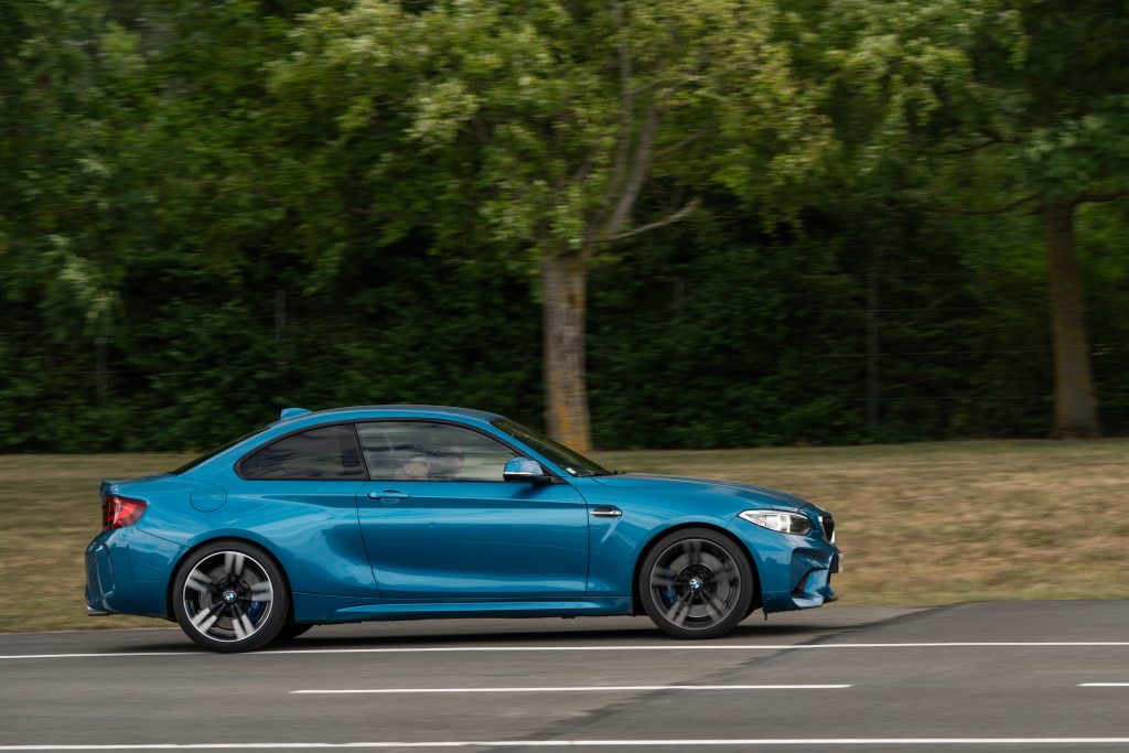 Stage de pilotage enfant en BMW M2 as'phalte